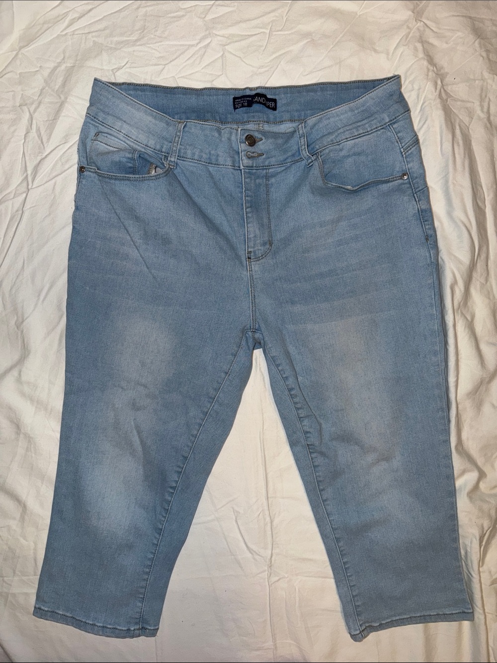 Sandpiper Mid Rise Jegging Capri Jeans